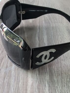 CHANEL Black Sunglasses with Mother Of Pearl Inlay CC Logo